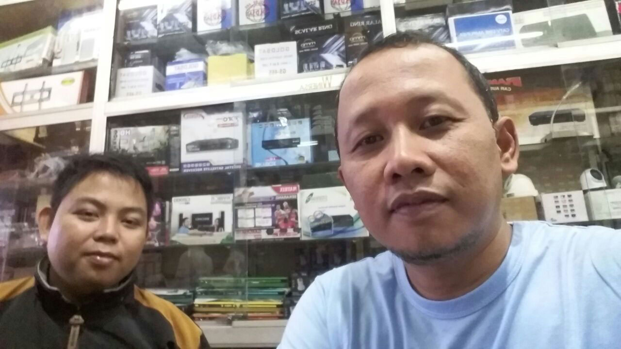 Depan toko Inti Wijaya Kusuma